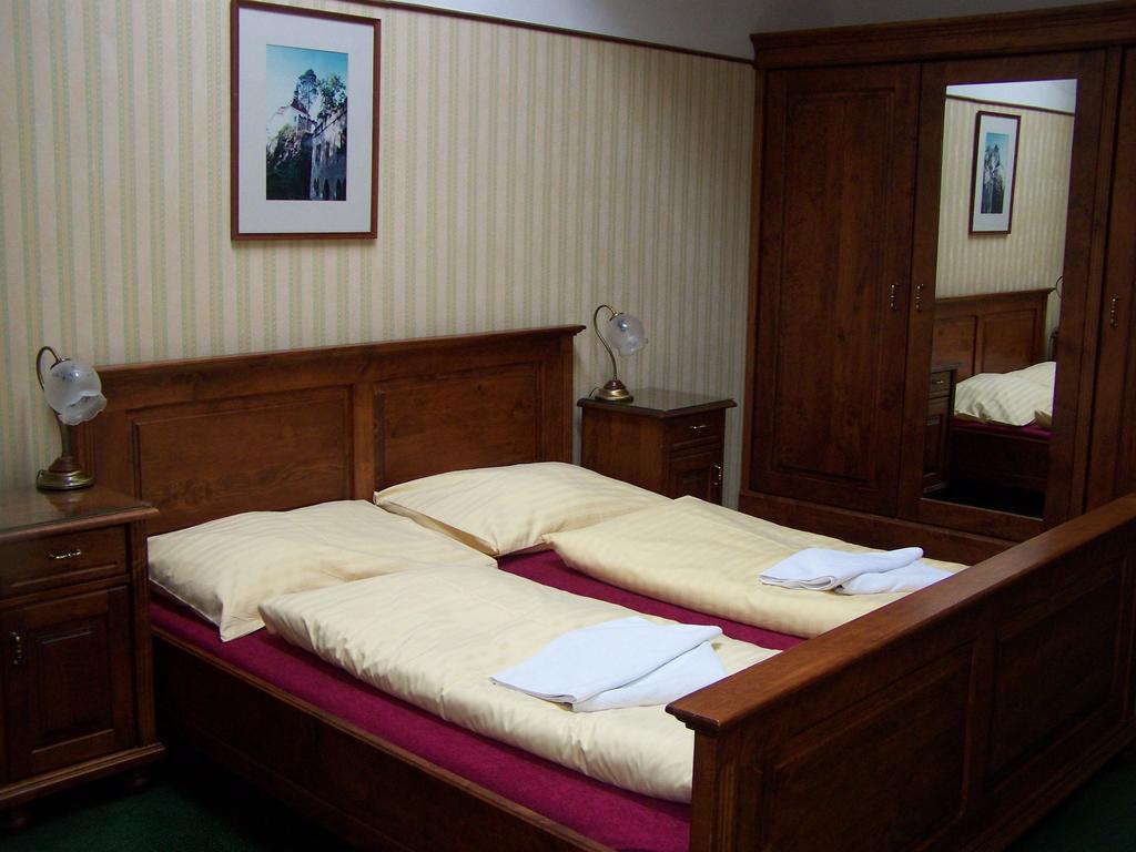 Hotel Pariz Jičín Zewnętrze zdjęcie
