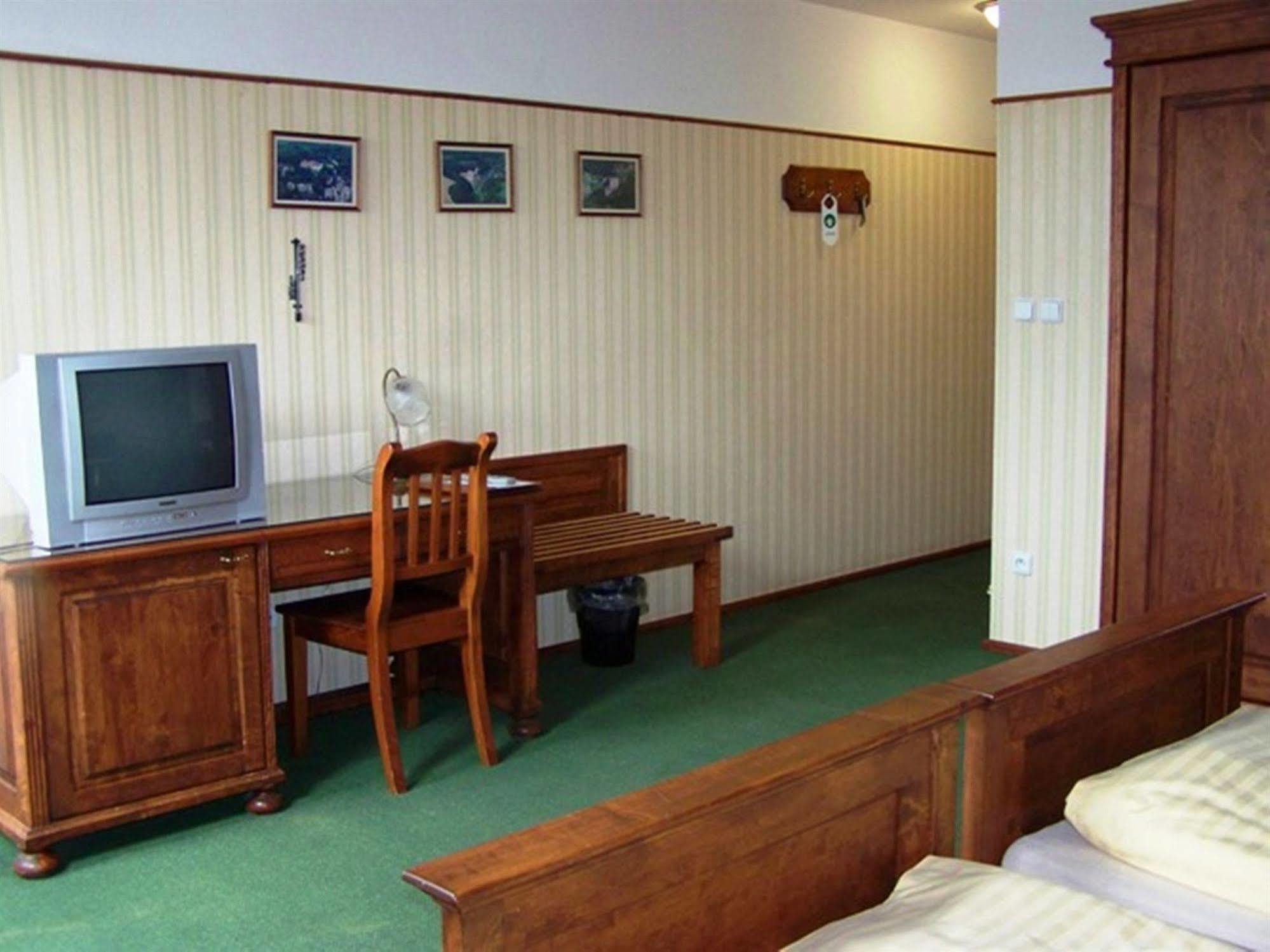 Hotel Pariz Jičín Zewnętrze zdjęcie