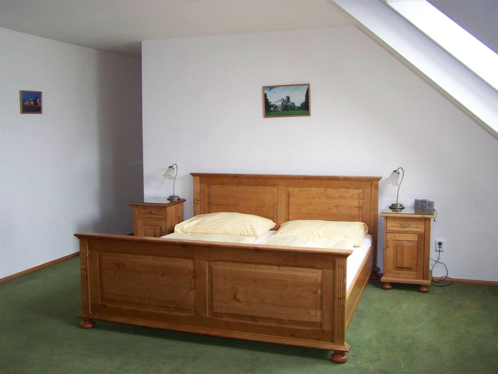 Hotel Pariz Jičín Zewnętrze zdjęcie