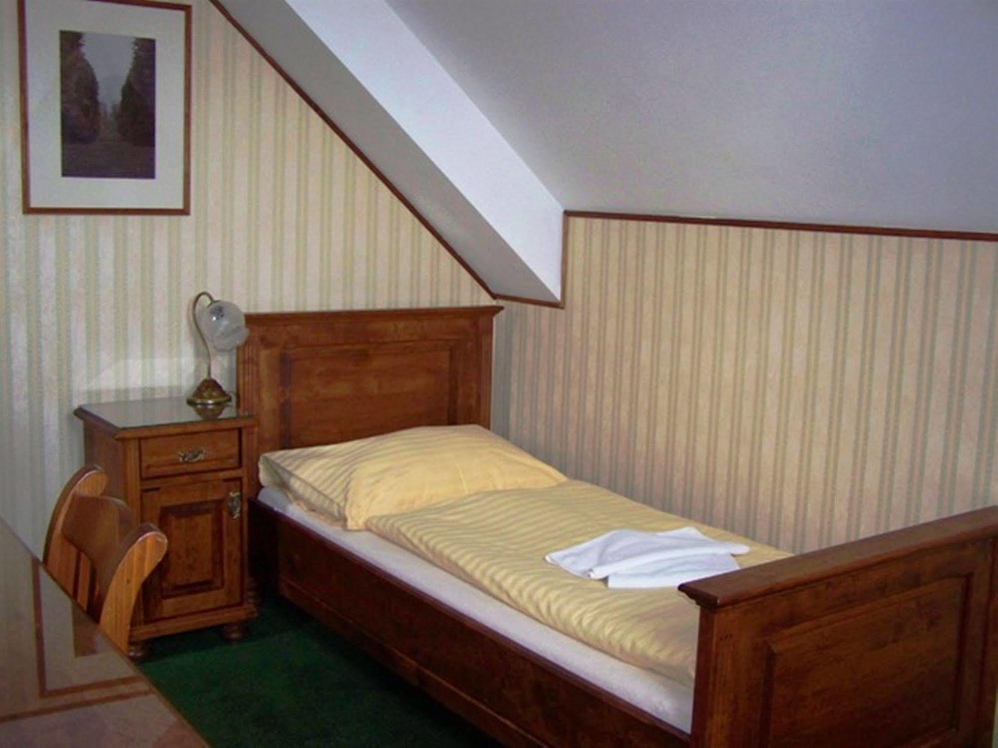 Hotel Pariz Jičín Zewnętrze zdjęcie
