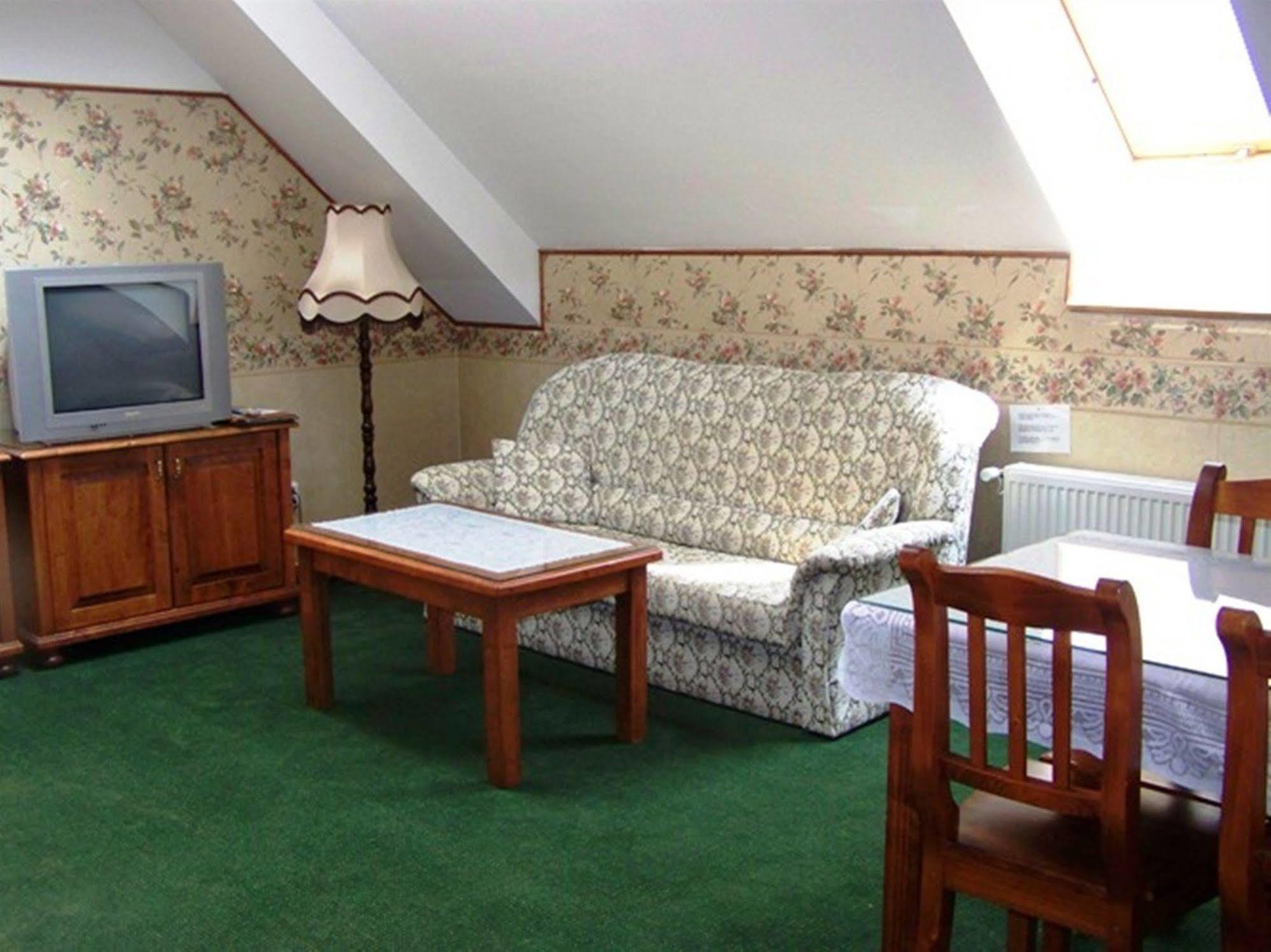 Hotel Pariz Jičín Zewnętrze zdjęcie