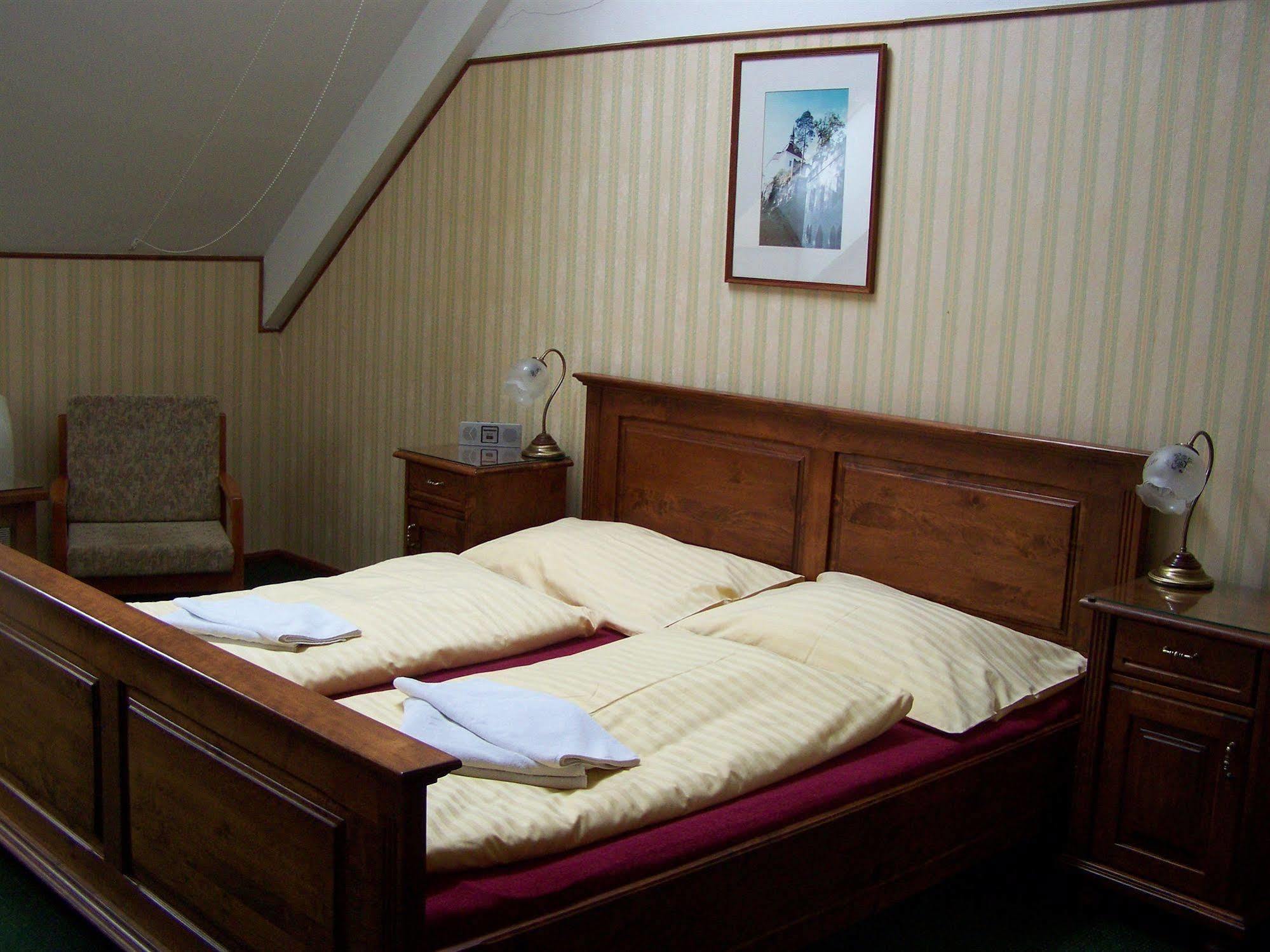 Hotel Pariz Jičín Zewnętrze zdjęcie
