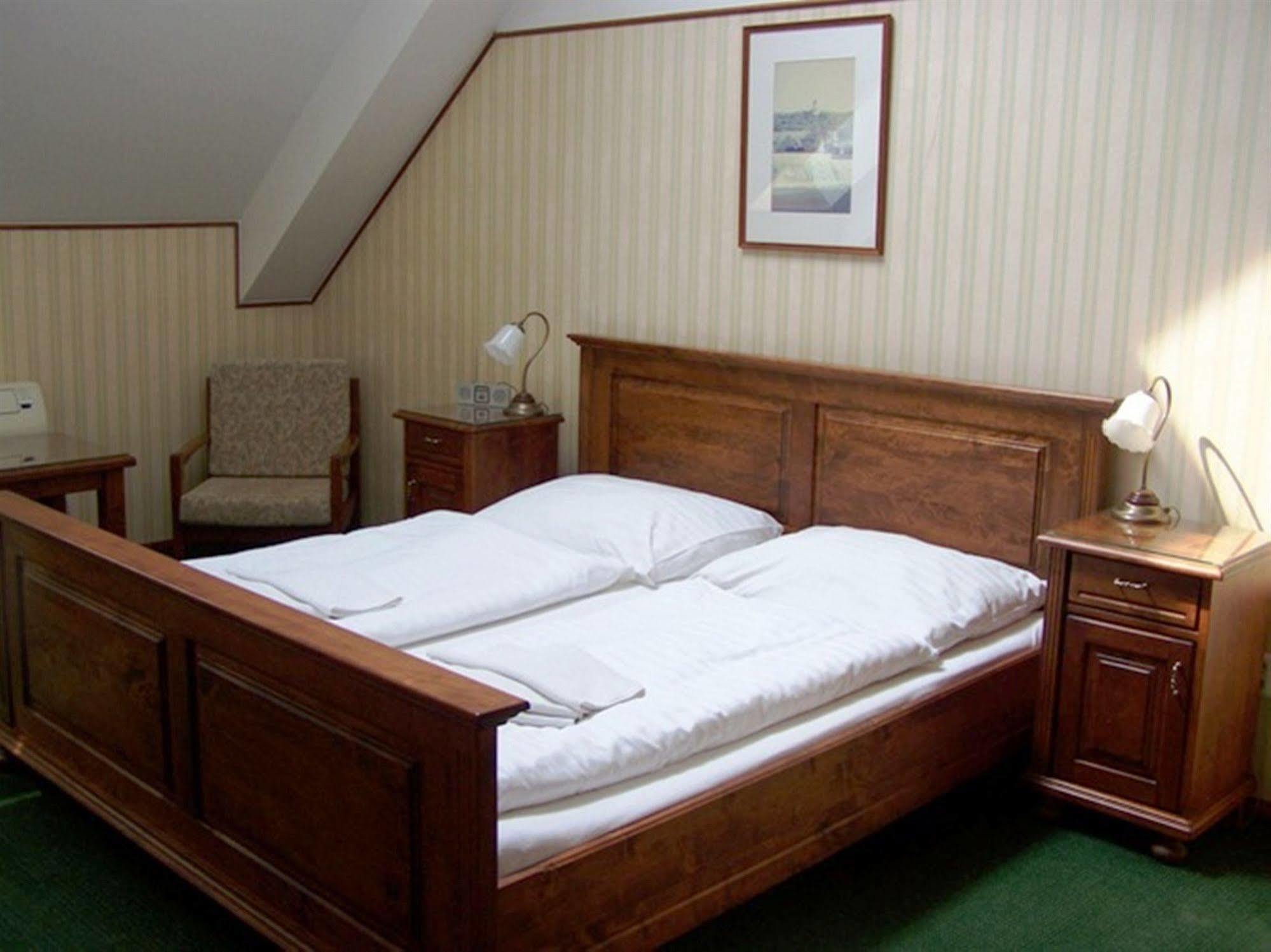 Hotel Pariz Jičín Zewnętrze zdjęcie